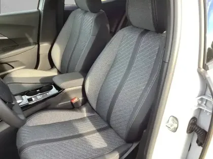Photo 10 Peugeot 2008  Hybrid 110 e-DCS6