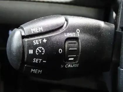 Photo 13 Peugeot 208  Electrique 50 kWh 136ch