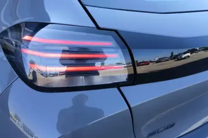 Photo 33 Peugeot 208  PureTech 100 S&S BVM6