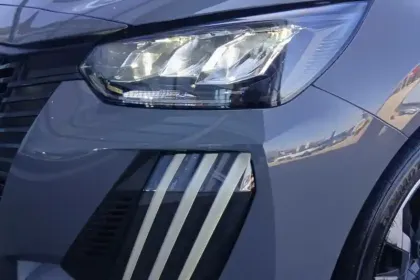 Photo 32 Peugeot 208  PureTech 100 S&S BVM6