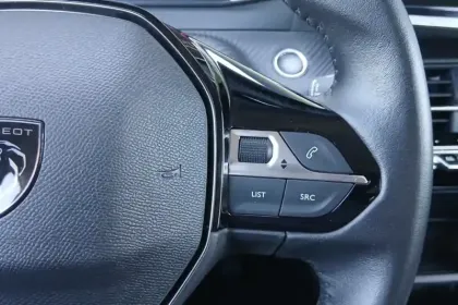 Photo 31 Peugeot 208  PureTech 100 S&S BVM6