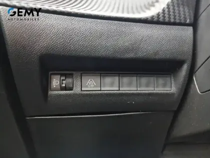 Photo 42 Peugeot 2008  PureTech 100 S&S BVM6
