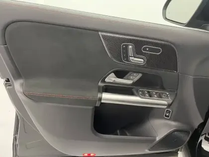 Photo 26 Mercedes GLA  180 d 8G-DCT