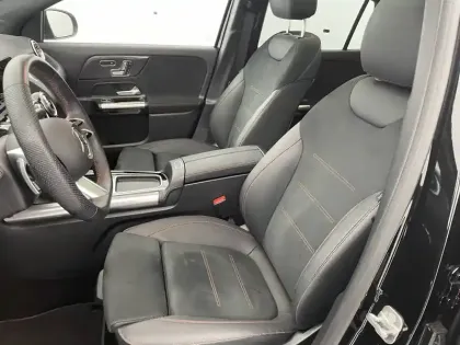 Photo 14 Mercedes GLA  180 d 8G-DCT