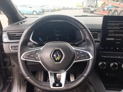 Photo 10 Renault Captur  E-Tech full hybrid 145