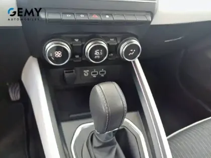 Photo 16 Renault Clio  E-Tech full hybrid 145