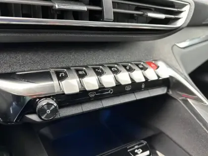 Photo 16 Peugeot 3008  Hybrid 225 e-EAT8