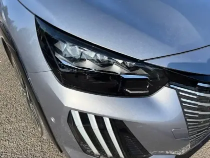 Photo 15 Peugeot 208  Hybrid 145 ch e-DCS6
