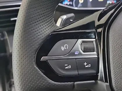 Photo 47 Peugeot 208  Hybrid 145 ch e-DCS6