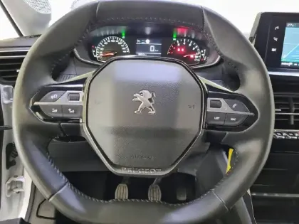 Photo 8 Peugeot 208  PureTech 100 S&S BVM6