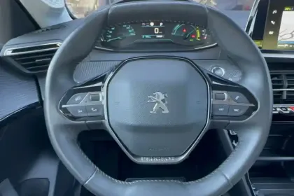 Photo 12 Peugeot 208  Electrique 50 kWh 136ch