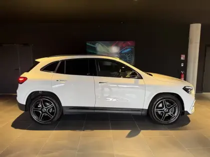 Photo 16 Mercedes GLA  180 7G-DCT