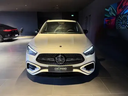 Photo 21 Mercedes GLA  180 7G-DCT