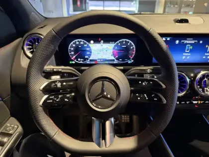 Photo 6 Mercedes GLA  180 7G-DCT