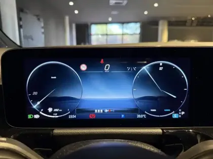 Photo 11 Mercedes GLA  180 7G-DCT