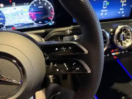 Photo 8 Mercedes GLA  180 7G-DCT