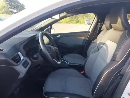 Photo 8 Renault Clio  E-Tech full hybrid 145 ch GSR2