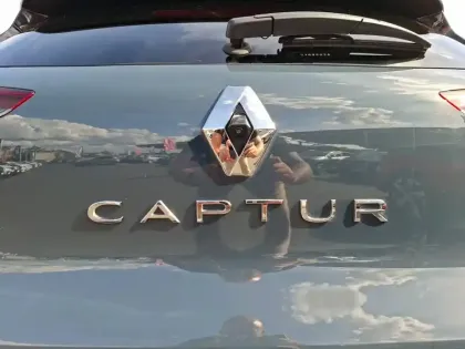 Photo 14 Renault Captur  E-Tech full hybrid 145