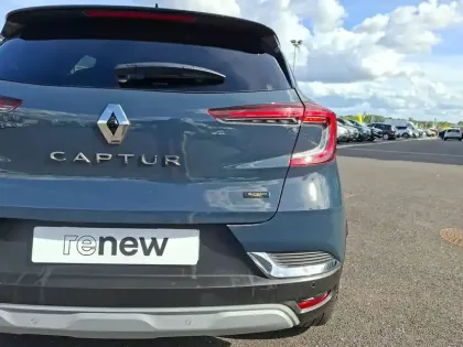 Photo 11 Renault Captur  E-Tech full hybrid 145