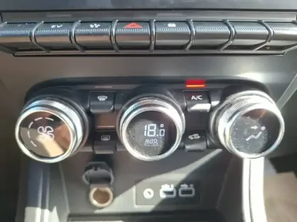 Photo 32 Renault Captur  E-Tech full hybrid 145