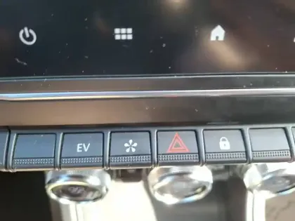 Photo 31 Renault Captur  E-Tech full hybrid 145