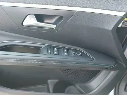 Photo 18 Peugeot 3008  Hybrid 225 e-EAT8