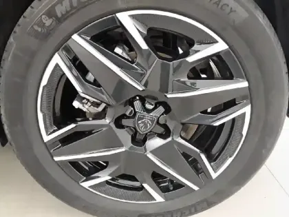 Photo 12 Peugeot 5008  Hybrid 136 e-DCS6