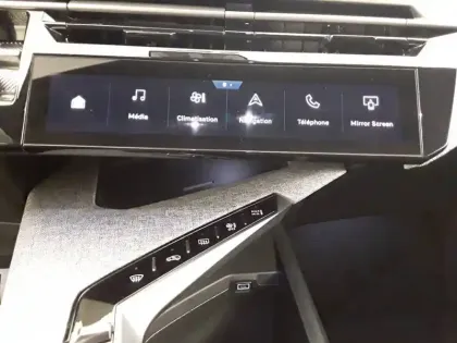 Photo 18 Peugeot 5008  Hybrid 136 e-DCS6