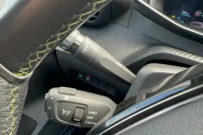 Photo 21 Peugeot 208  Electrique 50 kWh 136ch