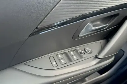 Photo 17 Peugeot 208  Electrique 50 kWh 136ch