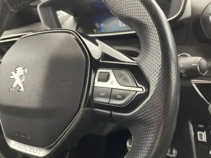 Photo 23 Peugeot 2008  Electrique 136 ch