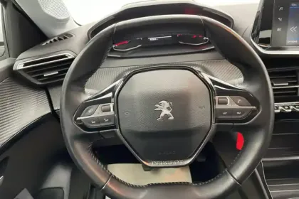 Photo 12 Peugeot 208  PureTech 100 S&S BVM6