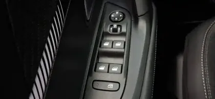 Photo 20 Peugeot 2008  Hybrid 145 e-DCS6