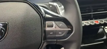Photo 24 Peugeot 2008  Hybrid 145 e-DCS6