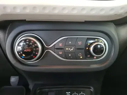Photo 24 Renault Twingo  III SCe 65