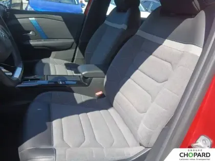 Photo 10 Citroën C4 e- 136 ch Automatique