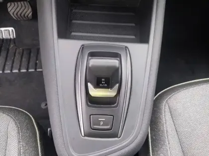 Photo 12 Renault Captur  E-Tech full hybrid 160 ch