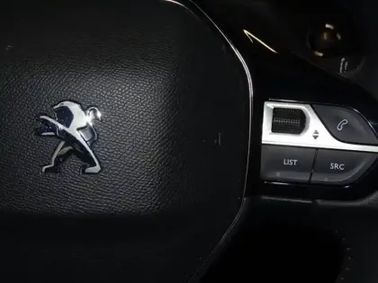 Photo 12 Peugeot 208  Electrique 50 kWh 136ch