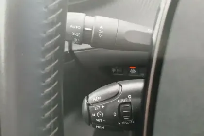 Photo 31 Peugeot 2008  PureTech 130 S&S BVM6