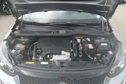 Photo 15 Peugeot 2008  PureTech 130 S&S BVM6