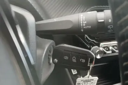 Photo 32 Peugeot 2008  PureTech 130 S&S BVM6