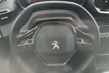Photo 18 Peugeot 2008  PureTech 130 S&S BVM6
