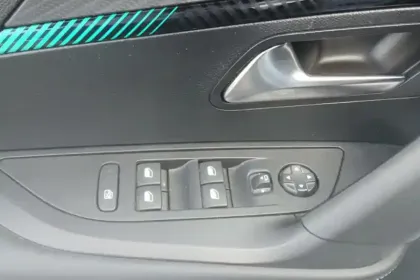 Photo 34 Peugeot 2008  Electrique 136 ch