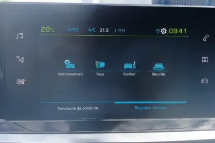 Photo 25 Peugeot 2008  Electrique 136 ch