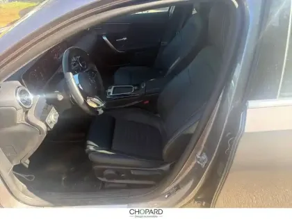 Photo 8 Mercedes Classe A  180 d 8G-DCT
