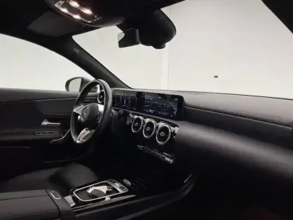 Photo 41 Mercedes Classe A  180 d 8G-DCT