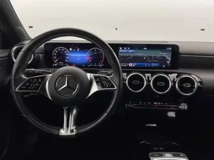 Photo 37 Mercedes Classe A  180 d 8G-DCT