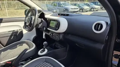 Photo 8 Renault Twingo  III E-Tech