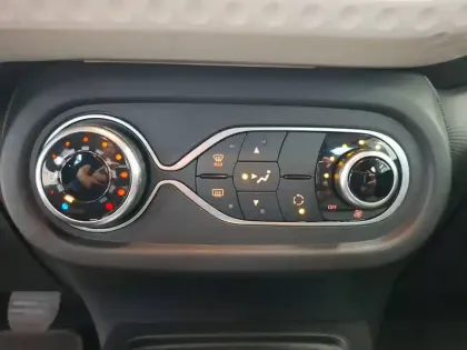 Photo 23 Renault Twingo  III E-Tech