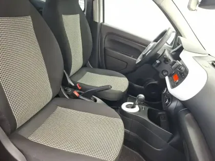Photo 8 Renault Twingo  III E-Tech